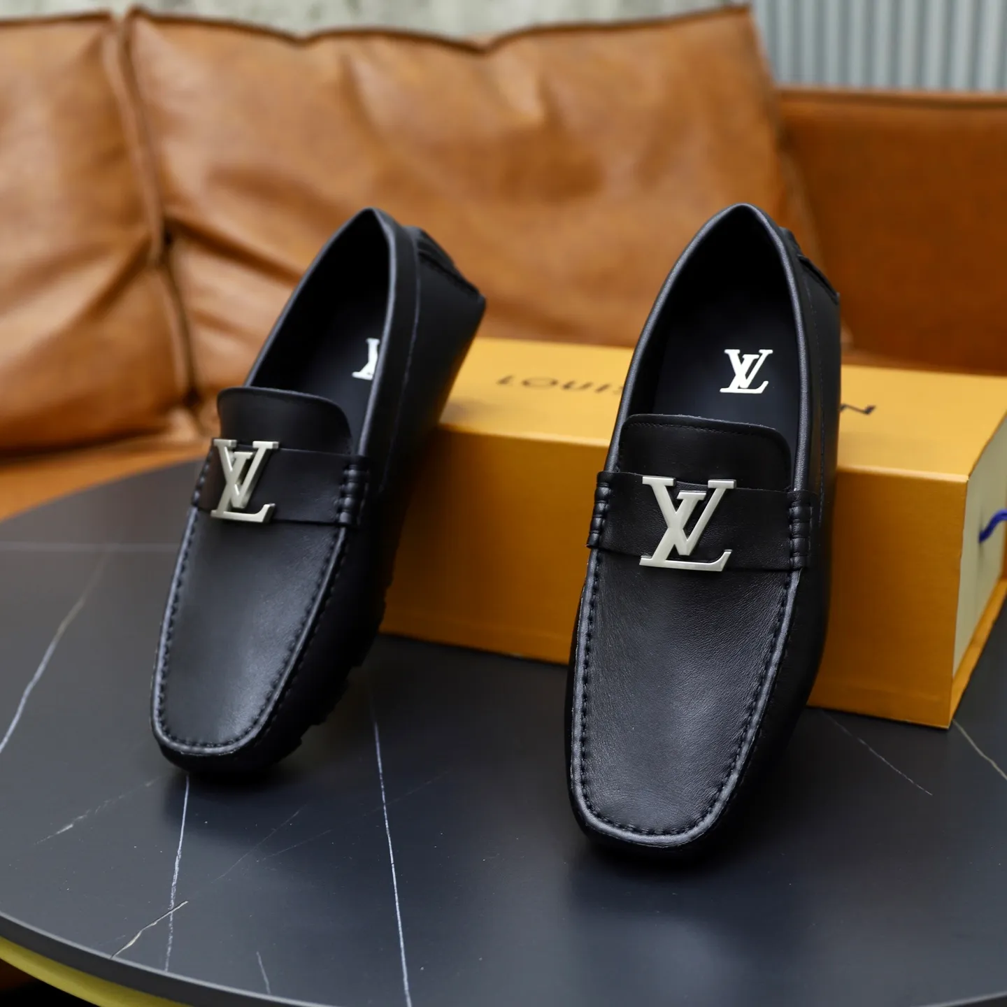 Ex-factory price: 480💰【LV】Louis Vuitton ⚠️High-end men’s driving and pedal series ⚠️38-44 (customized for 45) ⚠️All original cowhide leather! Thick and soft! Made entirely of calfskin lining! Rubber sheet anti-slip beanie sole! Three-dimensional package technology! Fashionable and classic! Handicrafts! Original high quality! Feel free to compare!